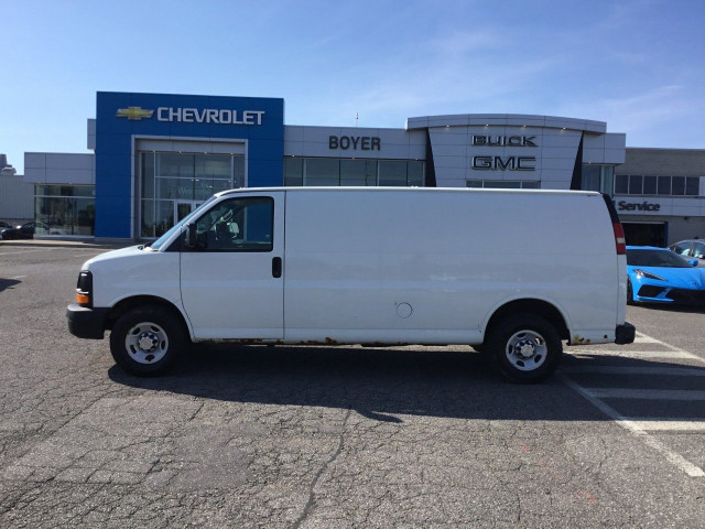 2011 Chevrolet Express Cargo Van in Cars & Trucks in Oshawa / Durham Region - Image 2