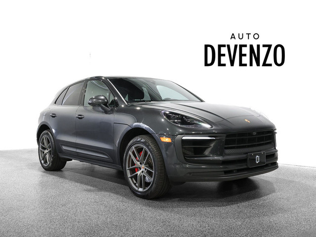 2023 Porsche Macan S 2.9L AWD 375hp in Cars & Trucks in Laval / North Shore