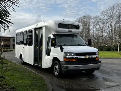 2017 Chevrolet 22 Passenger Bus OFF ROAD USE ONLY Gasoline 6L V8 Cruise Control Automatic Headlights...