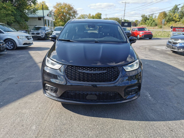 2022 Chrysler Pacifica Hybrid Limited in Cars & Trucks in Belleville - Image 2