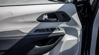 *18 inch Aluminum Wheels, Black Seats, Leather, Heated Seats, Apple CarPlay, Android Auto! * The ups... (image 7)