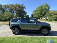 HUMMER EV First Edition Extreme Off-Road package Skid platesr, Rock sliders 35-inch mud-terrain tire... (image 8)