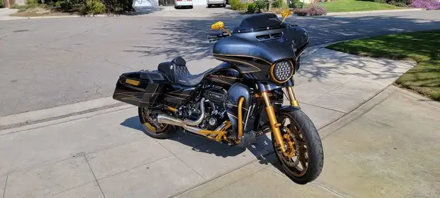 2017 HARLEY-DAVIDSON FLHXSE CVO STREET GLIDE 1900CC-BLACK! in Street, Cruisers & Choppers in Dartmouth - Image 2