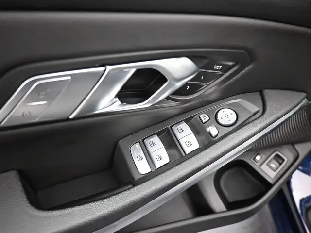 2022 BMW 3 Series 330e x-DRIVE PREMIUM ESSENTIAL PACKAGE, MOONRO dans Autos et camions dans Ville d’Halifax - Image 8