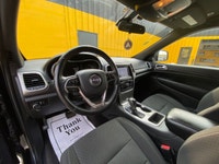 THE 2018 JEEP GRAND CHEROKEE LAREDO COMBINES RUGGED CAPABILITY WITH COMFORTABLE LUXURY. THIS SUV OFF... (image 9)