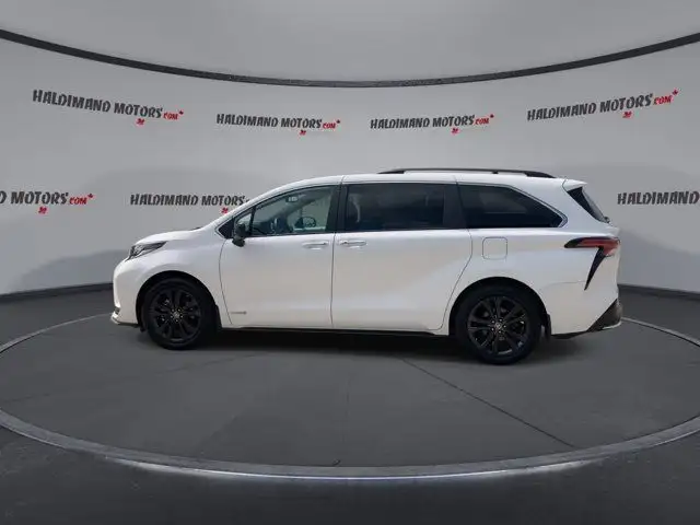 2021 Toyota Sienna XSE in Cars & Trucks in Hamilton - Image 6