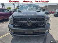 2021 RAM 1500 CLASSIC EXPRESS CREW CAB 4X4 - Black Exterior Black Premium Interior 5.7L HEMI V8 - Su... (image 8)