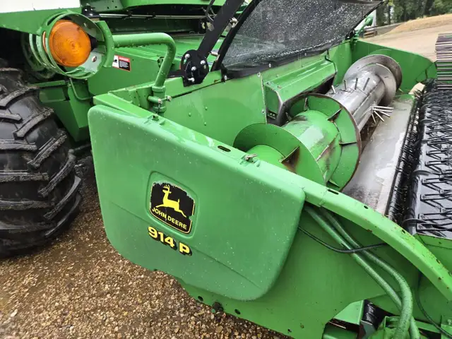 2000 John Deere Combine 9650 in Farming Equipment in Kamloops - Image 19