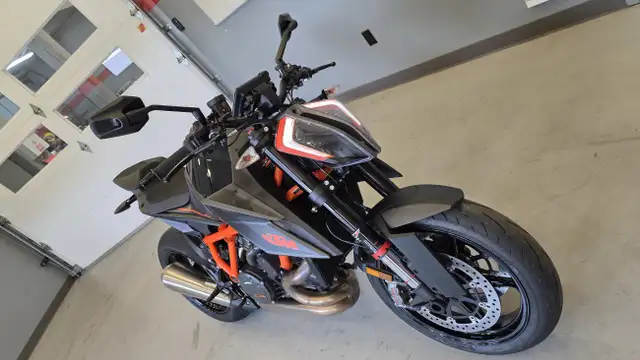 2021 KTM Super Duke 1290 R in Street, Cruisers & Choppers in Nanaimo - Image 7