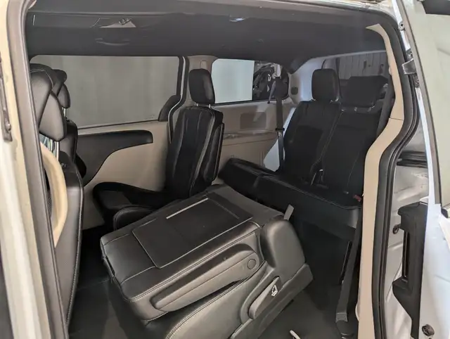 2018 Dodge Grand Caravan CVP/SXT No Accidents | Leather | Rea... in Cars & Trucks in Calgary - Image 17