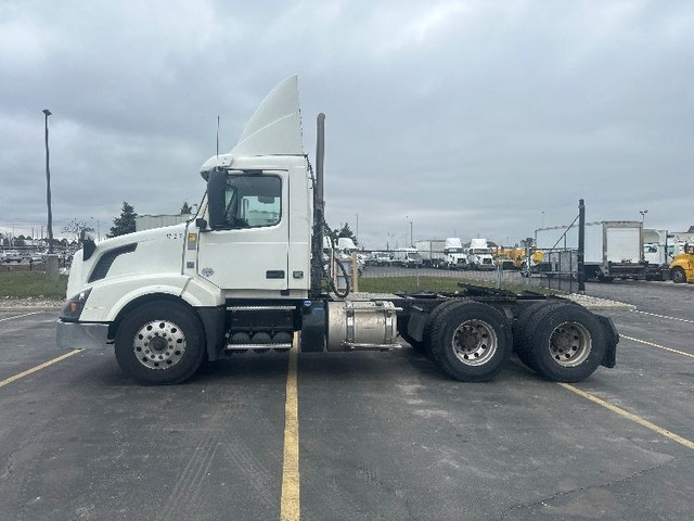 2018 Volvo VNL64300 in Heavy Trucks in Edmonton - Image 4