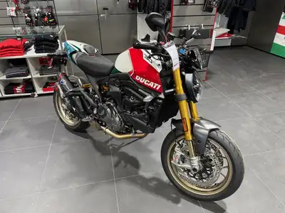 This bike is basically NEW with 0 km on it. Yes that's right 0 km. $293 Vehicle Processing fee is ch...