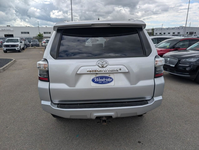 2014 Toyota 4Runner SR5 V6 4.0L, SUNROOF, LEATHER HEATED SEAT... in Cars & Trucks in Calgary - Image 4