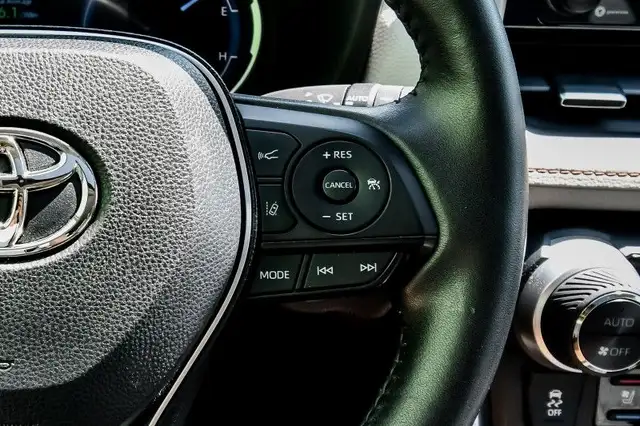 2019 Toyota RAV4 Hybrid Limited • SUNROOF • COOLED LEATHER • CP/ in Cars & Trucks in Cornwall - Image 20