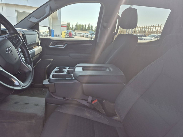 2022 Chevrolet SILVERADO CREW RST 4WD in Cars & Trucks in Red Deer - Image 3