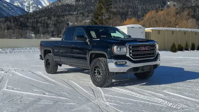 2017 GMC Sierra 1500 SLE 5.3L V8, Rims, Tires, Level in Cars & Trucks in Cranbrook - Image 5