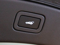 This clean Carfax, Ontario 2022 Jaguar F-Type P575 R Coupe blends exhilarating performance with stun... (image 9)