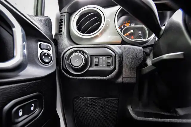 2020 Jeep Wrangler Unlimited Sahara • HEATED SEATS/STEERING • NA in Cars & Trucks in Kingston - Image 13