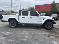 Clean Car Fax**Jeep**Gladiator**Overland**3.6L**V6**4x4**8.4 Touchscreen**Navigation**Back Up Camera... (image 3)