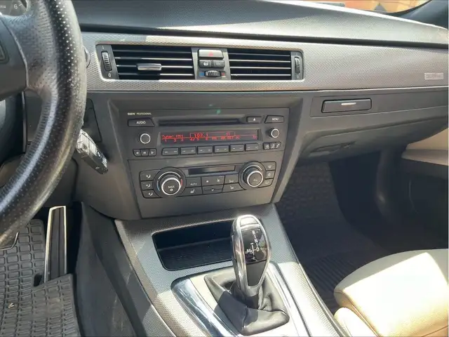 2011 BMW 3 Series Cabriolet 335is in Cars & Trucks in Mississauga / Peel Region - Image 18