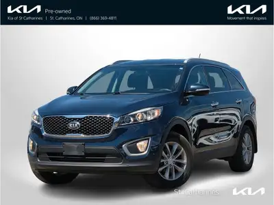 This accident-free and locally traded 2017 Kia Sorento LX provides a comfortable and versatile mid-s...