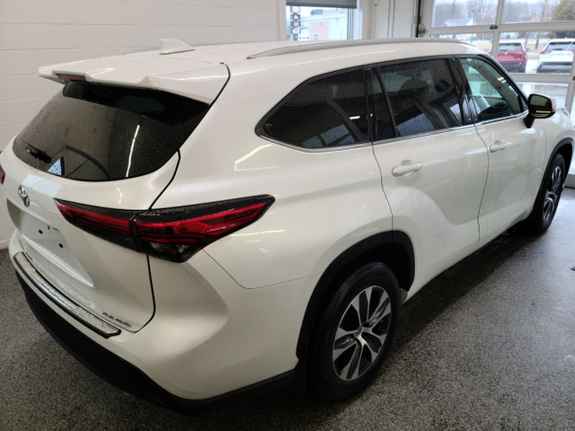 2022 Toyota Highlander XLE AWD, in Cars & Trucks in Sherbrooke - Image 3