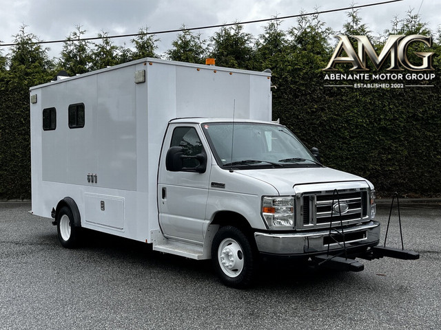 2013 Ford E-450 Super Duty Service Box Truck in Heavy Trucks in Delta/Surrey/Langley