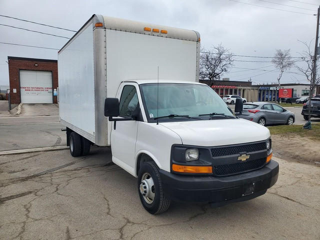  2014 Chevrolet Express 3500 G3500 - 16Ft (Tall Box) - Ramp - On in Cars & Trucks in City of Toronto - Image 2