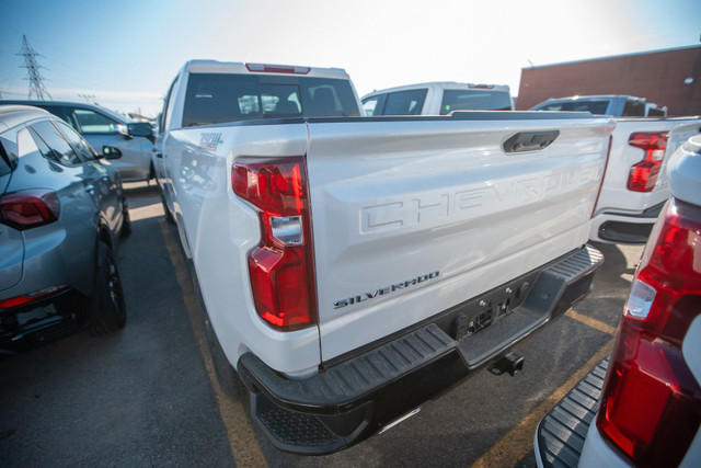 2024 Chevrolet Silverado 1500 LT Trail Boss TOIT + COMMODITÉ 2 in Cars & Trucks in Longueuil / South Shore - Image 4