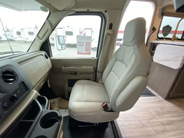 2024 Thor Motor Coach Four Winds 25V in RVs & Motorhomes in Abbotsford - Image 30