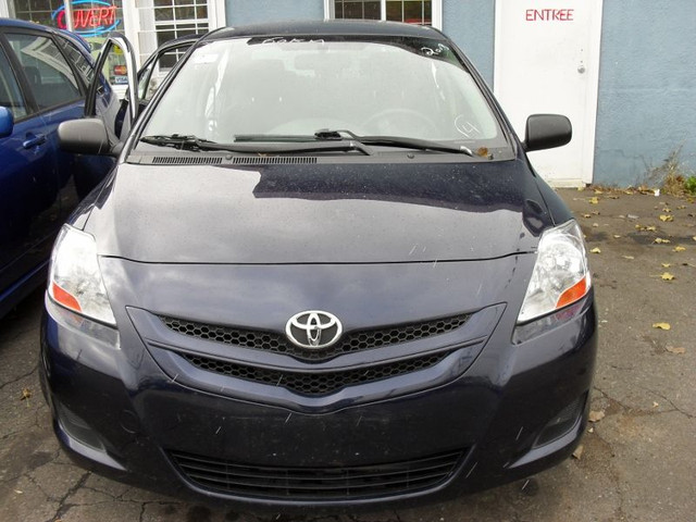 2010 Toyota Yaris sedan low km dans Autos et camions  à Ville de Montréal