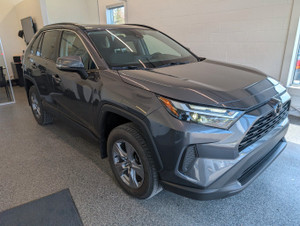 2022 Toyota RAV 4 XLE AWD, TOIT, MAGS,