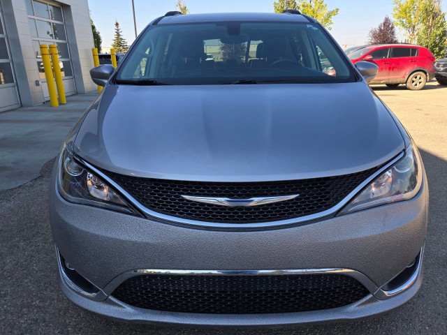 2017 Chrysler Pacifica in Cars & Trucks in Grande Prairie - Image 2