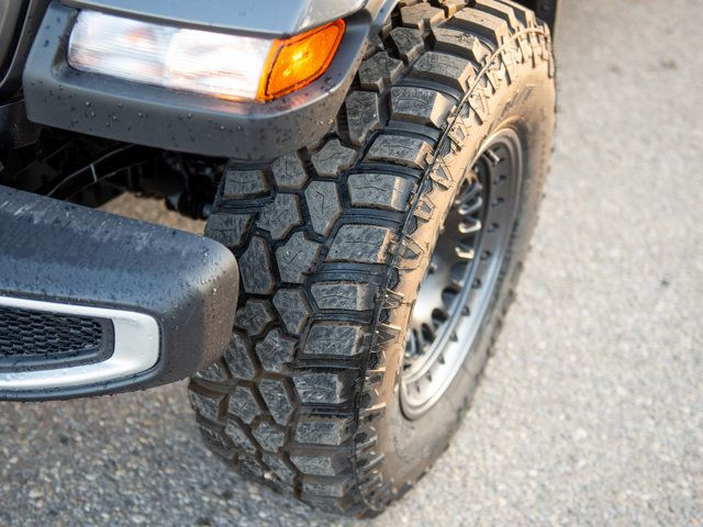 2025 Jeep Gladiator Sport S 4x4, Treeline Outdoors Rooftop in Cars & Trucks in Calgary - Image 2