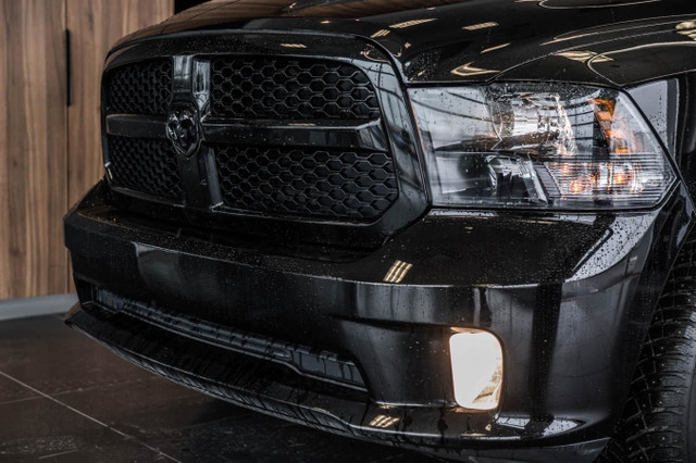2023 RAM 1500 Classic Express 4x4 Crew Cab à vendre in Cars & Trucks in Laval / North Shore - Image 4