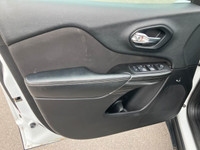 2014 Jeep Cherokee North, Automatique, V6 3.2L, 157000Km, Groupe Electrique Complet, Cruise Controle... (image 9)