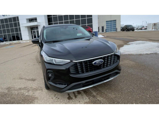  2023 Ford Escape PHEV HYBRID + TOW PKG &amp; MOONROOF in Cars & Trucks in Medicine Hat - Image 4