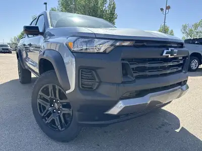 Explore new roads in the redesigned 2025 Chevrolet Colorado Crew Cab Trail Boss in Sterling Grey Met...