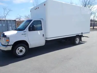 2019 Ford E450 Cube Van 6,2, V8, gas, auto, air, radio 16 ft freight box, roll up door Loading ramp,...
