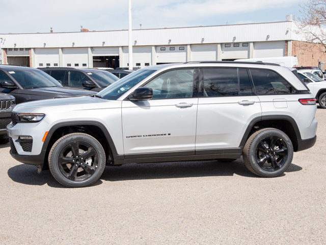 2025 Jeep Grand Cherokee Limited 4x4, Panoramic Sunroof in Cars & Trucks in Calgary - Image 2