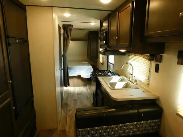 2018 STARCRAFT AUTUMN RIDGE OUTFITTER (FINANCING AVAILABLE) in Travel Trailers & Campers in Saskatoon - Image 11