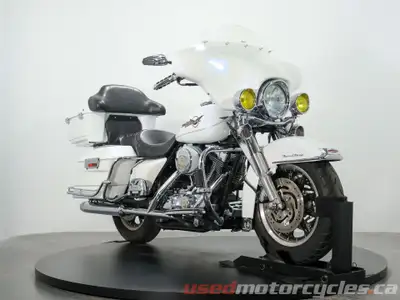 Ready to cruise this Pearl White Road King features Hard Side Cases and Trunk, Engine Guards, Floor...
