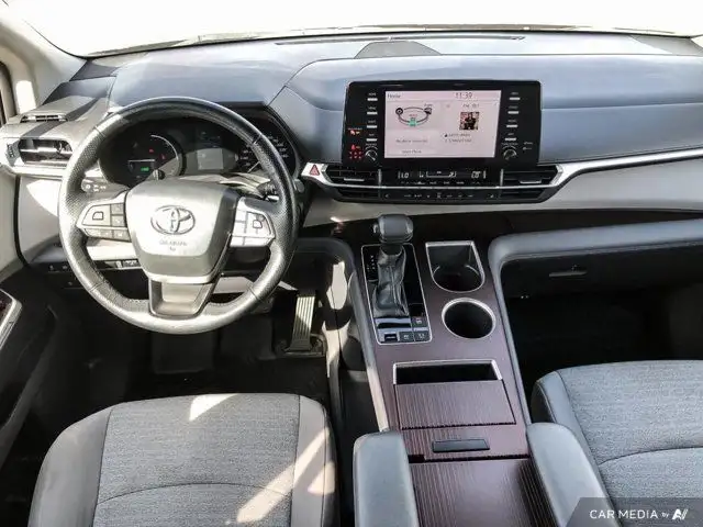 2021 Toyota Sienna LE | Third Row Seating | Apple/Android in Cars & Trucks in Calgary - Image 28