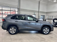 Interested in a reliable companion for your daily adventures around Sherwood Park? Step into this ge... (image 9)