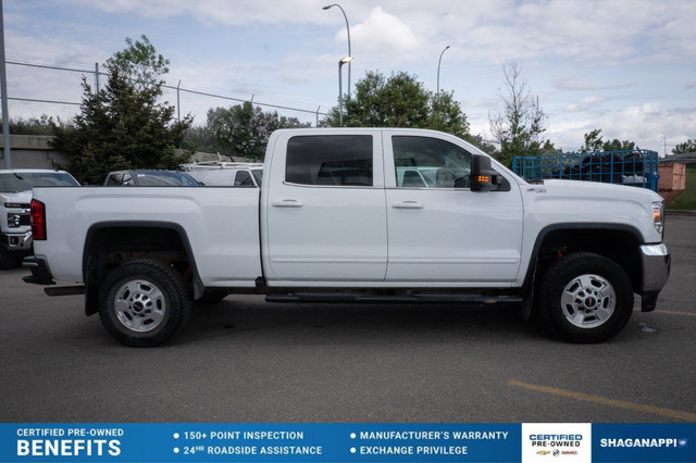 2018 GMC Sierra 2500HD SLE6.0L | CERTIFIED PRE-OWNED in Cars & Trucks in Calgary - Image 4