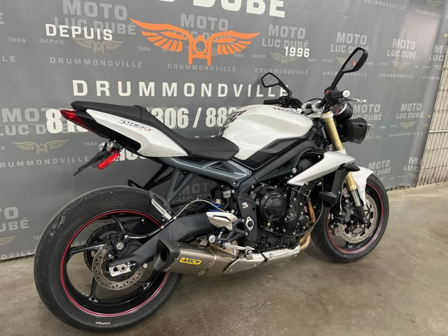 2016 Triumph Street Triple in Sport Bikes in Drummondville - Image 4