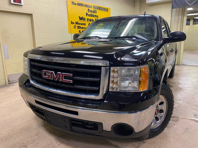  2010 GMC Sierra 1500 SLE in Cars & Trucks in Windsor Region