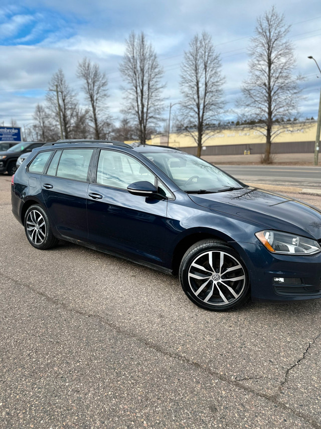 2017 Volkswagen GOLF SPORTWAGEN 4Motion in Cars & Trucks in Pembroke - Image 4
