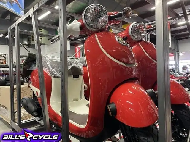2025 HONDA NCW 50 S Giorno Red in Scooters & Pocket Bikes in Winnipeg - Image 2