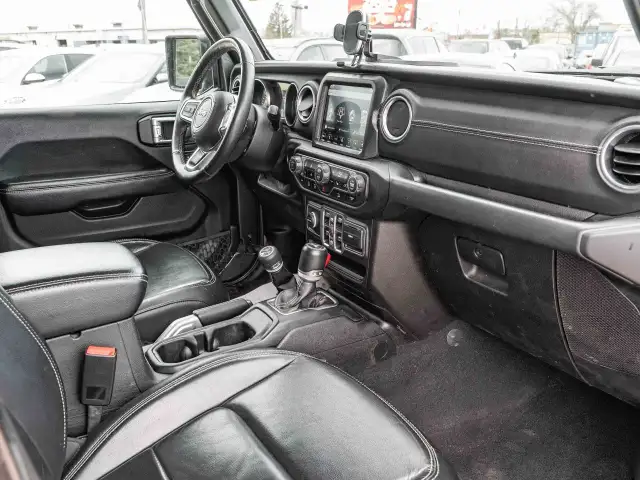 2018 Jeep Wrangler Unlimited in Cars & Trucks in Ottawa - Image 39